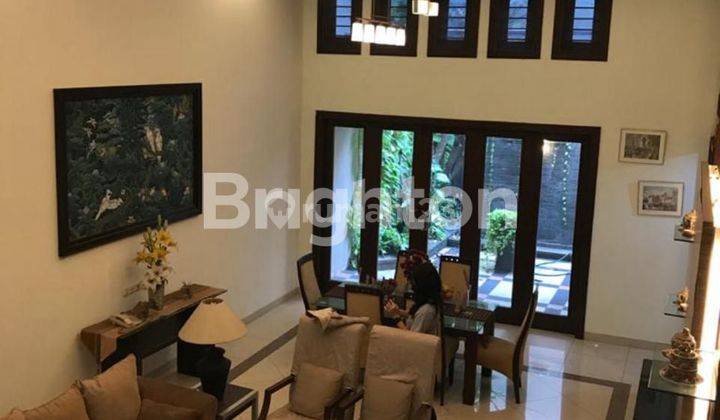 RUMAH CANTIK 3 1/2 LANTAI FULL FURNISH DI INTERCON KEBON JERUK - JAKARTA BARAT 2