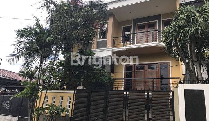 RUMAH CANTIK 3 1/2 LANTAI FULL FURNISH DI INTERCON KEBON JERUK - JAKARTA BARAT 1