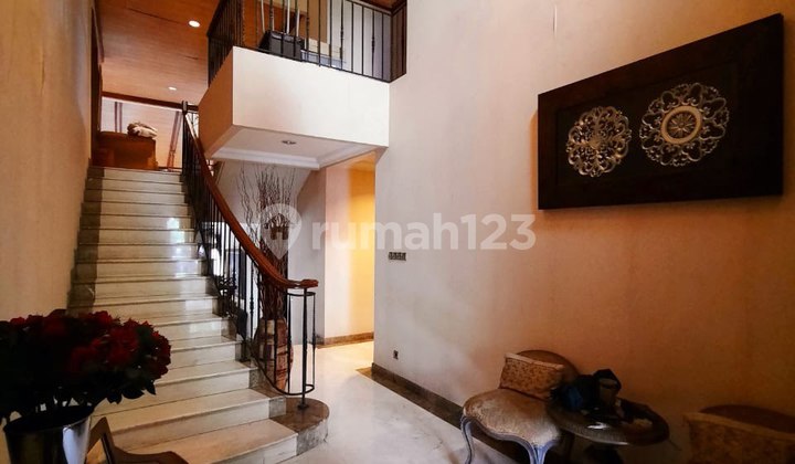 Nice House, With Private Swimming Pool, Strategic location in Pondok Pinang 2