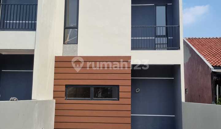 Rumah Bagus, Brand New, Minimalis dan Bebas Banjir Lokasi strategis di Jombang Rumah Bagus, Brand New, Minimalis dan Bebas Banjir Lokasi strategis di Jombang