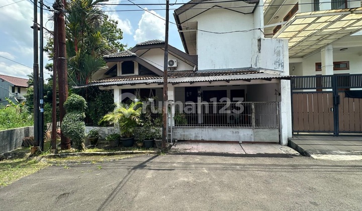 Rumah 2 Lantai, Bebas Banjir di Bintaro Sektor 1