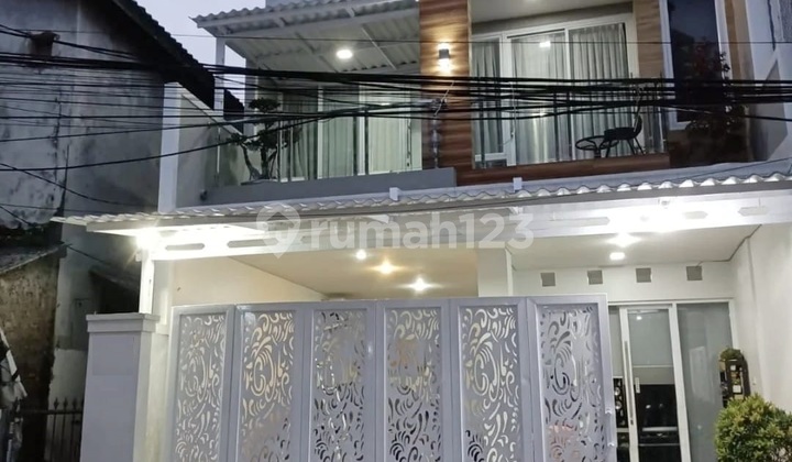 Rumah Bagus, 3 Lantai Siap huni di Kebon Jeruk