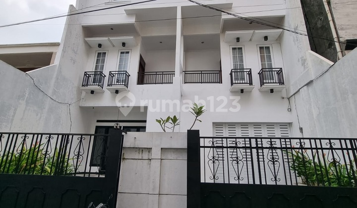 Rumah Bagus, Cantik Siap huni Lokasi strategis di Jakarta Selatan