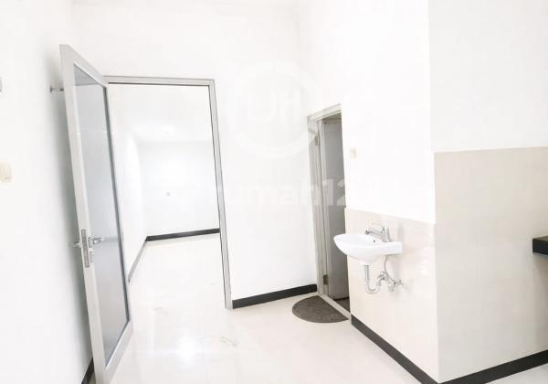 For Rent: Connected Shophouse with Large Area in Jatikramat, Bekasi 2