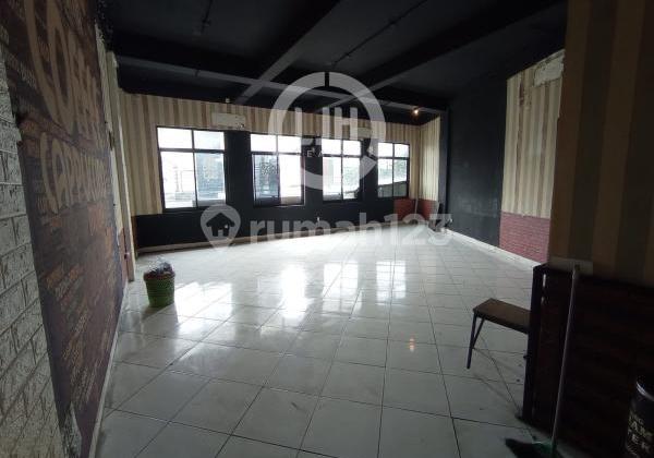 For Rent: Strategic 3-Story Shop House Near Mall in Pekayon Bekasi 2