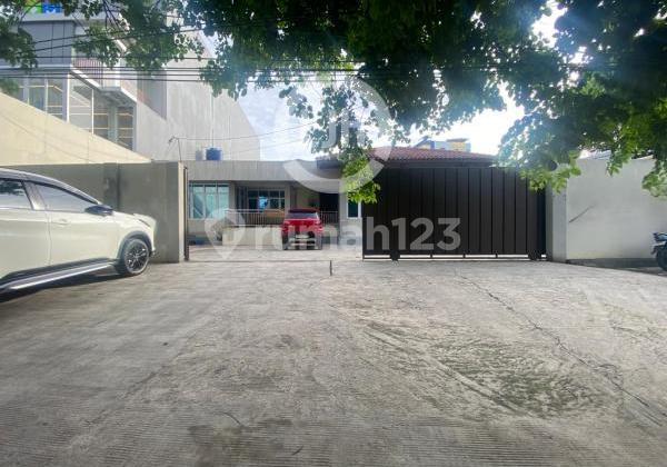 Rumah Luas Pinggir Jalan Raya di Jatiasih Bekasi