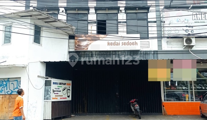 Disewakan Ruko 3 Lantai Pinggir Jalan Raya Dekat Tol di Pekayon Jaya