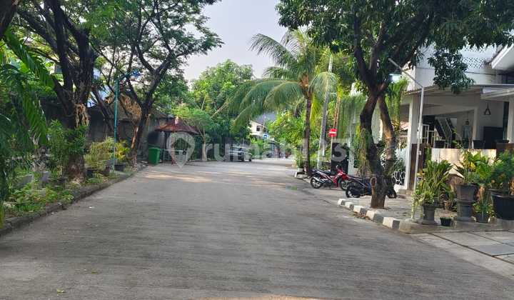 Dijual Rumah Luas Dekat Taman di Villa Jakasetia Bekasi 2