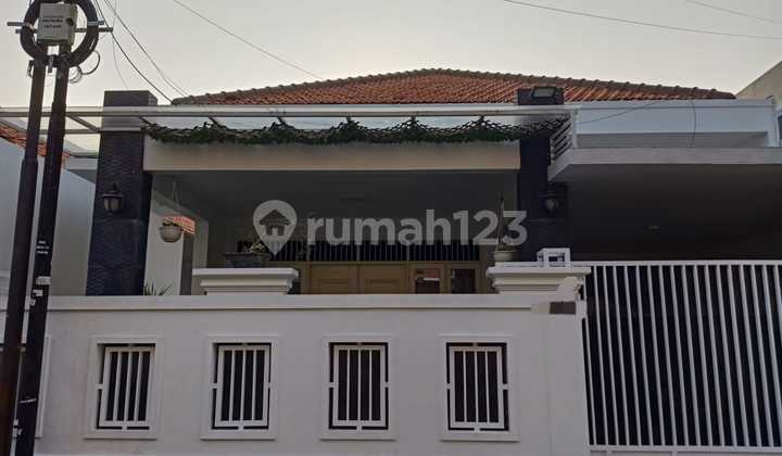 Rumah Luas Semi Furnish di Matraman Jakarta Timur 1
