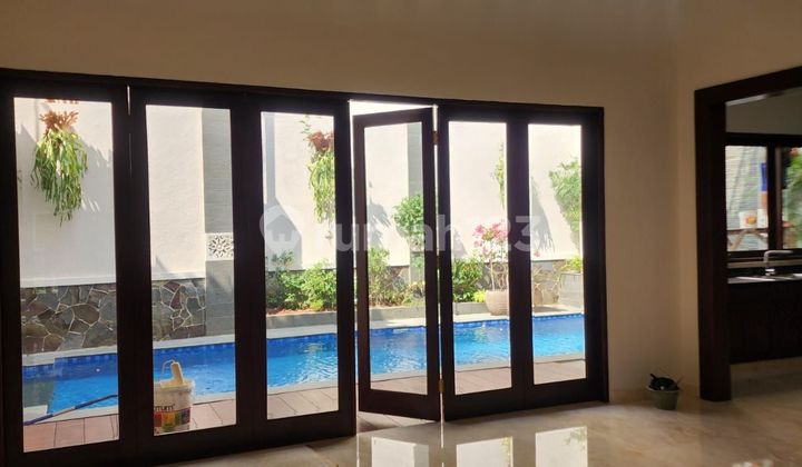 Rumah 2 Lantai Pejaten, Siap Huni