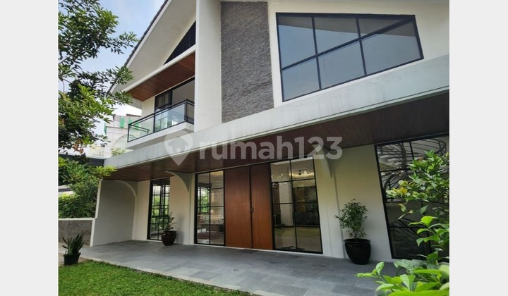 BRAND NEW! Rumah Mewah 3 Lantai di Pakubuwono - Kebayoran Baru 2