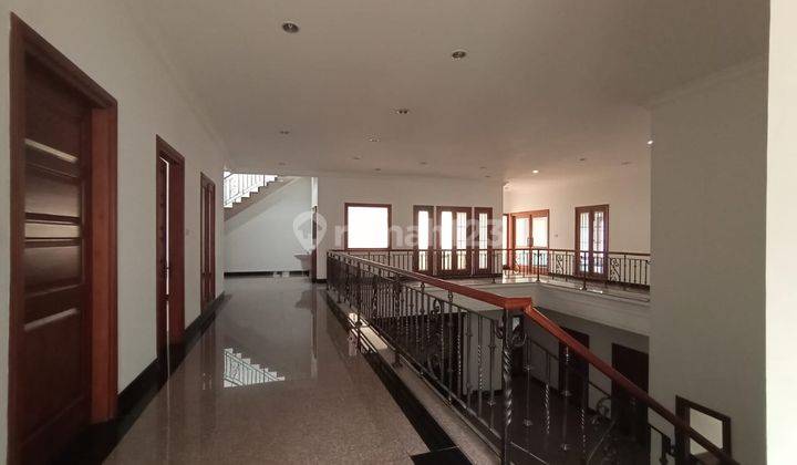 Dijual Rumah Mewah di Rajawali Selatan 1