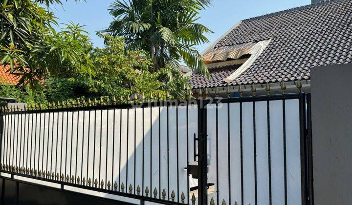 Rumah Murah Di Kemayoran 3 Carport 2