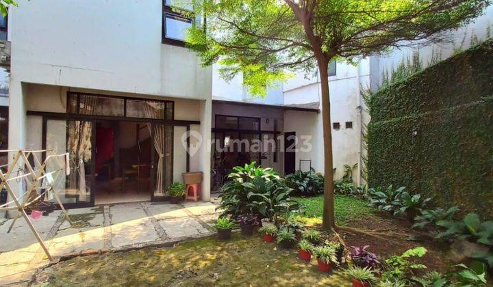 Rumah Pojok Ada Halaman Di Belakang 6714 2