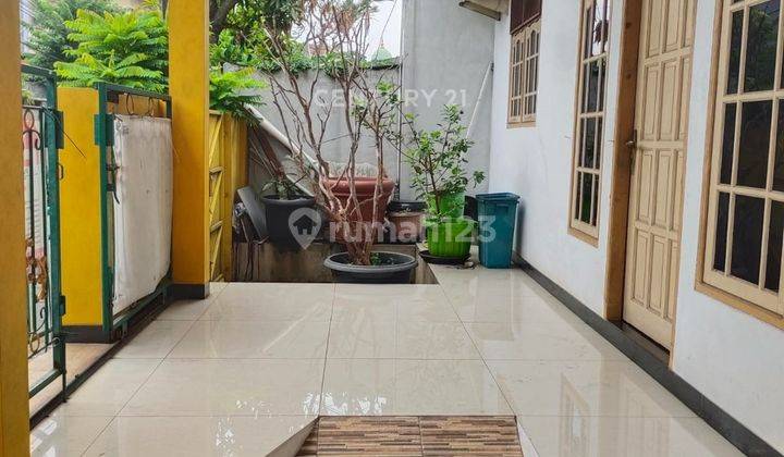 Rumah 2 Lantai Terawat Siap Huni Area Ciledug 7712  1