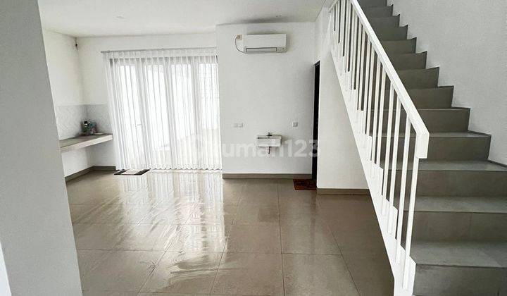 Rumah 2 Lantai Bagus Unfurnished SHM di Rumah Dekat Stasiun , Tangerang 2