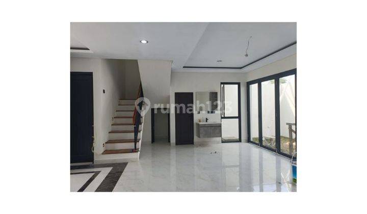 Di Jual Rumah Mewah Di Kawasan Elit Maguwoharjo 2