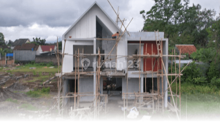 Rumah Mewah di Maguwoharjo, Sleman Yogyakarta Dekat Pintu Tol 1