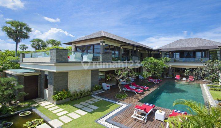 Villa Dengan Pemandangan Pantai Diseminyak  1