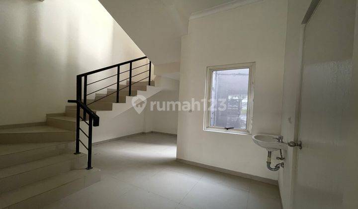 Ruko Terrace 8 Tempal Jalan Utama Parkiran Luas 2