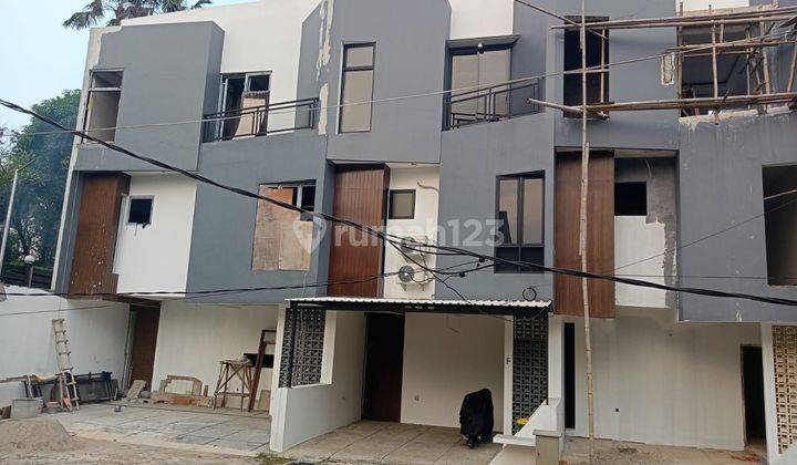 Di jual Rumah 3 Lantai di Selatan Jakarta dekat MRT Lebak Bulus 1