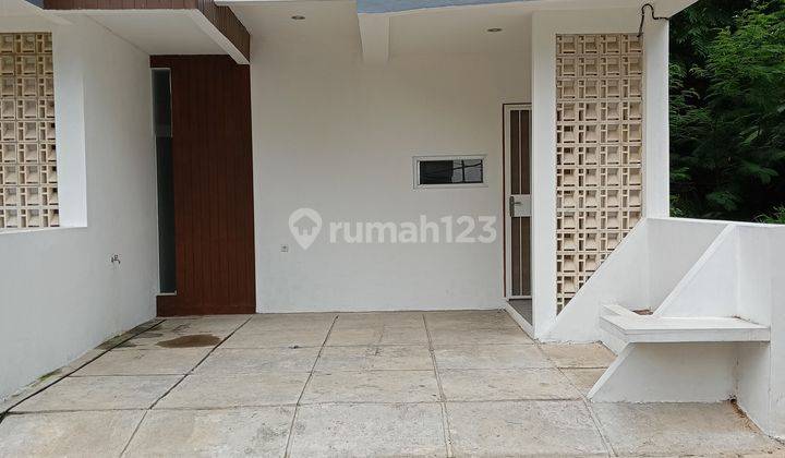 Dijual Rumah Mewah 3 Lantai Dekat Stasiun MRT Lebak Bulus 2