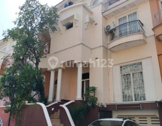 Jual Rumah Di Komplek Ancol , Dekat Laut , Bagus Dan Siap Huni