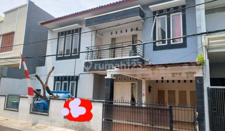 Disewakan Rumah Di Cempaka Putih 2 Lantai , Bagus , Depan Jalan 2 Mobil ( Bar ) 1