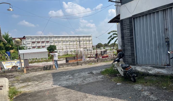 Dijual Tanah Seturan Dekat OB, Selatan Kampus UPN. 15 Meter Jl Selokan Mataram. 1 Menit Outlet Biru (OB) Dijual Tanah Seturan Dekat OB, Selatan Kampus UPN. 15 Meter Jl Selokan Mataram. 1 Menit Outlet Biru (OB)
