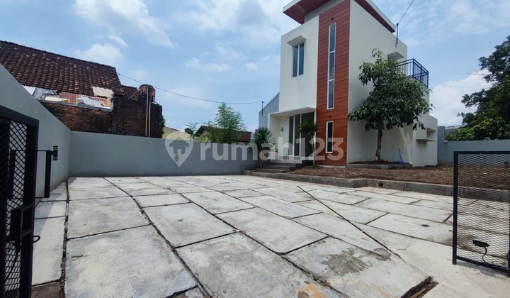 New House for Sale, Maguwoharjo, Spacious Land, Suitable for Residence and Office 2