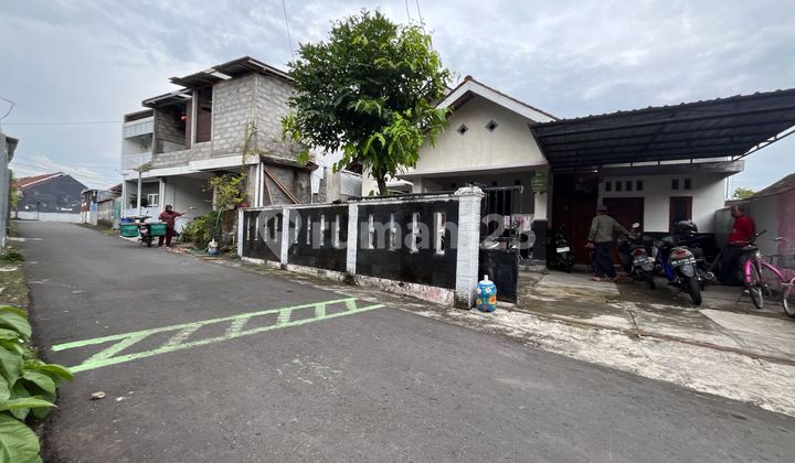Dijual Rumah Luas Harga Murah Tepi Jalan Aspal Area Jongke Belakang Hotel Hyatt.