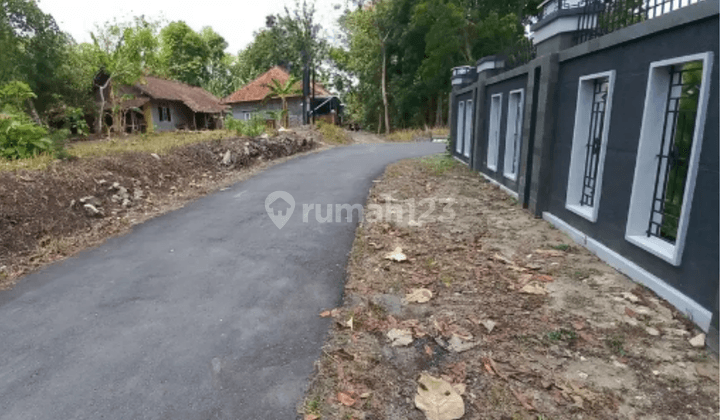 Tanah Kavling Tepi Jalan Aspal di Kawasan Perumahan Gamping  1