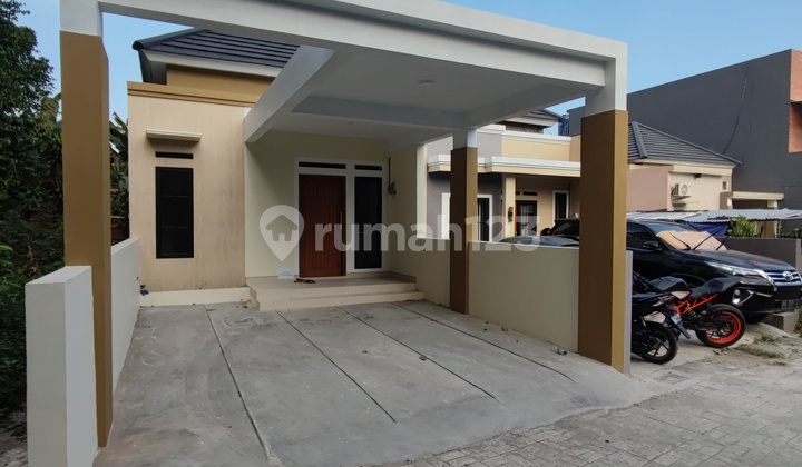 House on Jl Kaliurang Km 13, Near UII Campus. Close to Al-Azhar