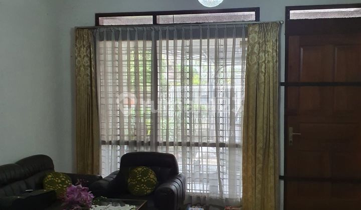 Sell Well-Maintained Old House in Riau Wing, Central Bandung