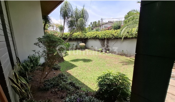 Sewa Rumah Homy Luas Asri +Furnish di Cipaku Bandung Utara  2