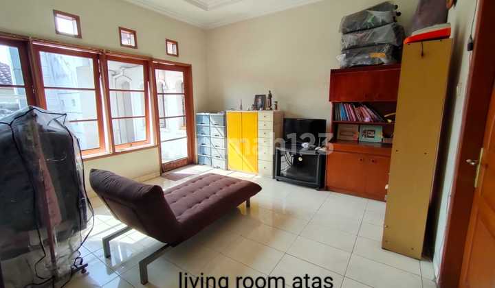 Sell 2-Story Sturdy Comfortable House in Batununggal Bandung 2