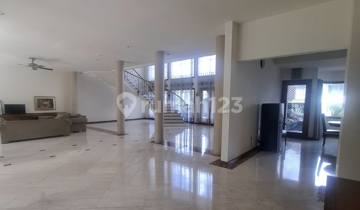 Sewa Rumah Besar Halaman luas Homy Cipaku Indah Setiabudi Bandung Sewa Rumah Besar Halaman luas Homy Cipaku Indah Setiabudi Bandung
