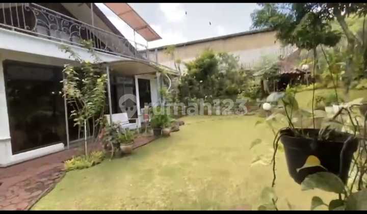 Beautiful Well-Maintained House in Gunung Batu Near Pasteur Toll Road, Bandung 2