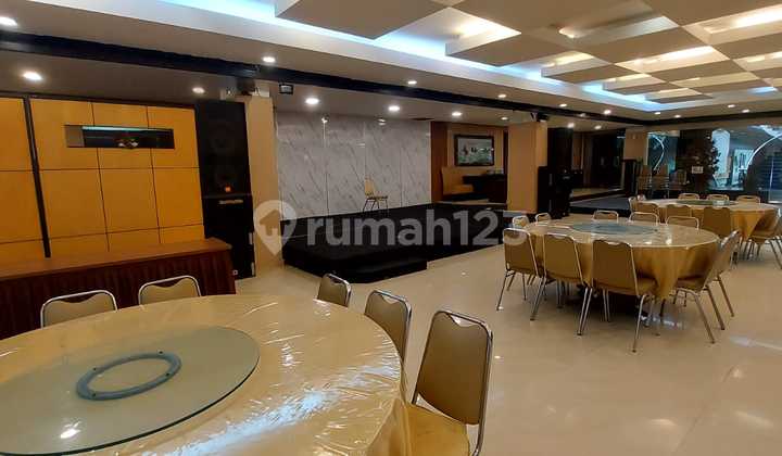 Translation to English: "Rent a nice Restaurant/Cafe/Kitchen/Warehouse on Mainroad Paskal Bandung" Translation to English: "Rent a nice Restaurant/Cafe/Kitchen/Warehouse on Mainroad Paskal Bandung"