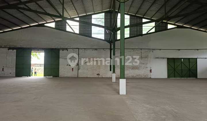 Translation: Well-Maintained and Strategically Located Warehouse for Sale at Sayap Kerkof Leuwi Gajah, Cimahi