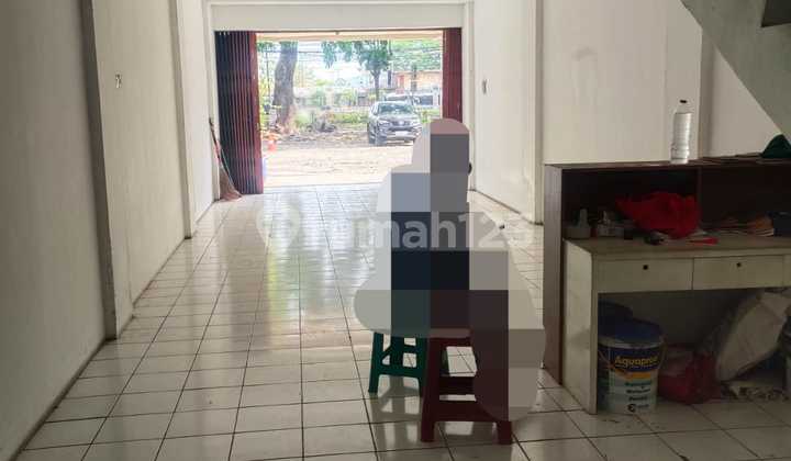 For Rent: 3.5-Story Shop House, on the Main Road, Klender, Duren Sawit, East Jakarta. 2
