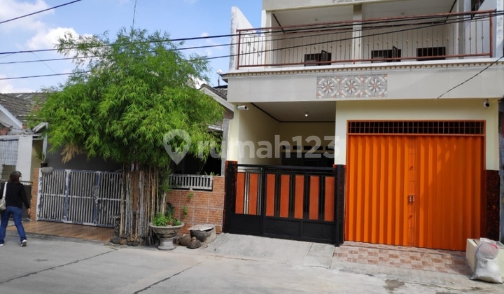 Dijual Rumah 2 Lantai di Jalan Utama Perumahan Permata Hijau Permai , Bekasi 1