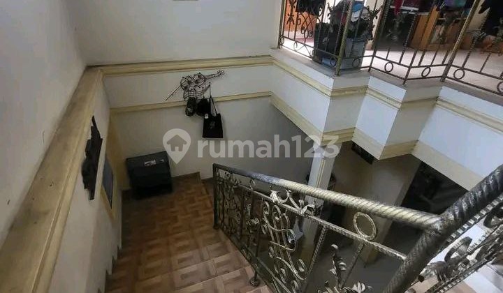 RUMAH STRATEGIS DI MARGAHAYU RAYA BANDUNG DIJUAL DI BAWAH PASARAN
