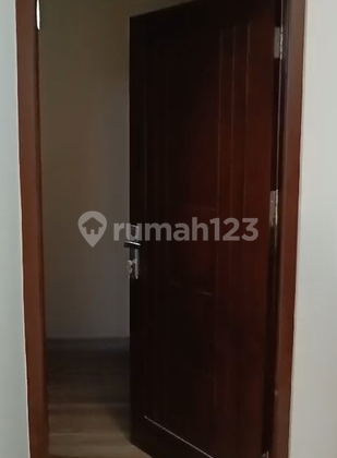 For Sale, Ready-to-Occupy House in Poris Indah Housing Complex 2