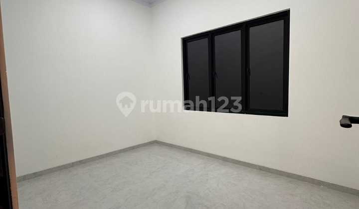 Dijual rumah baru hanya 4 unit di Tanjung duren barat 2
