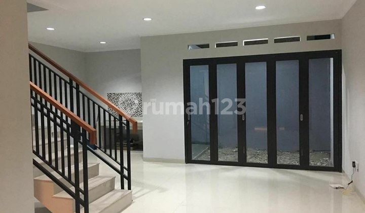 Semi-Furnished 2-Story New House in Cherry Field Buah Batu Semi-Furnished 2-Story New House in Cherry Field Buah Batu