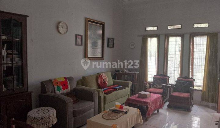 ruang tamu rumah bagus 1.5 lantai siap