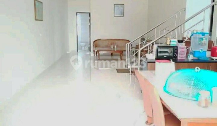 ruang makan rumah modern 3 lantai siap