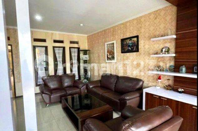 ruang keluarga rumah bagus 2 lantai siap