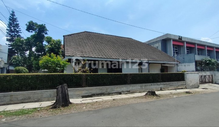 Rumah Lama Terawat Posisi Hook di Cikutra Sukaluyu Bandung Rumah Lama Terawat Posisi Hook di Cikutra Sukaluyu Bandung